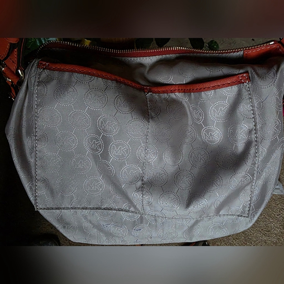 Michael Kors Leather Hobo Shoulder Bag Coral - Picture 4 of 16